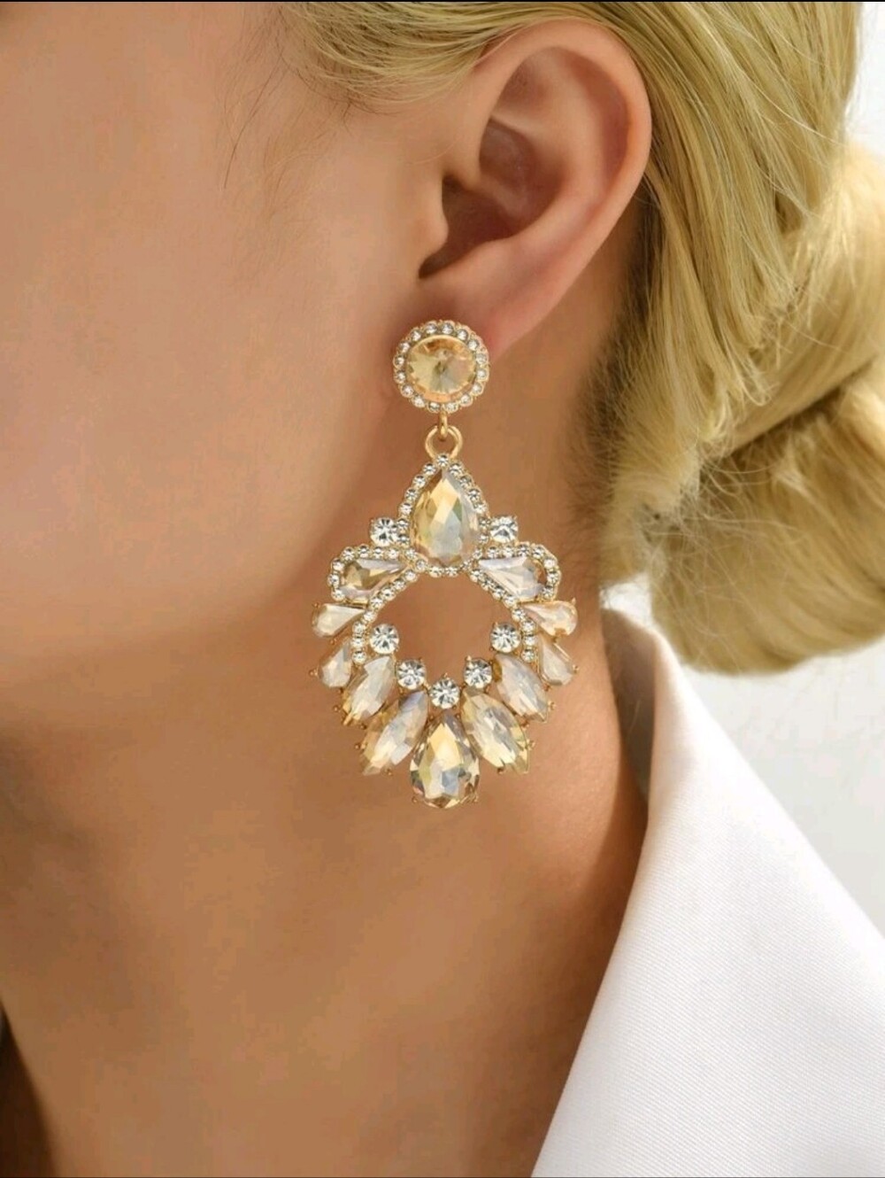 BRAND NEW ** Elegant Champagne Crystal Drop Earrings